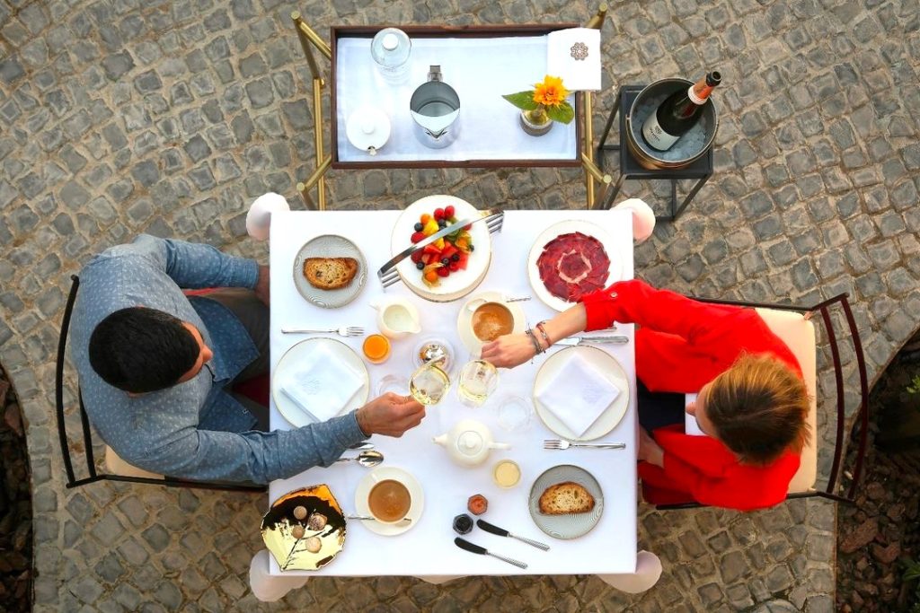 Hoteles Gourmet: Eunice (Salamanca), mesa en el jardín