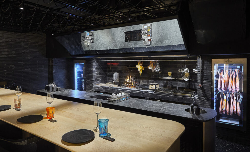 Smoked room: cocina y barra